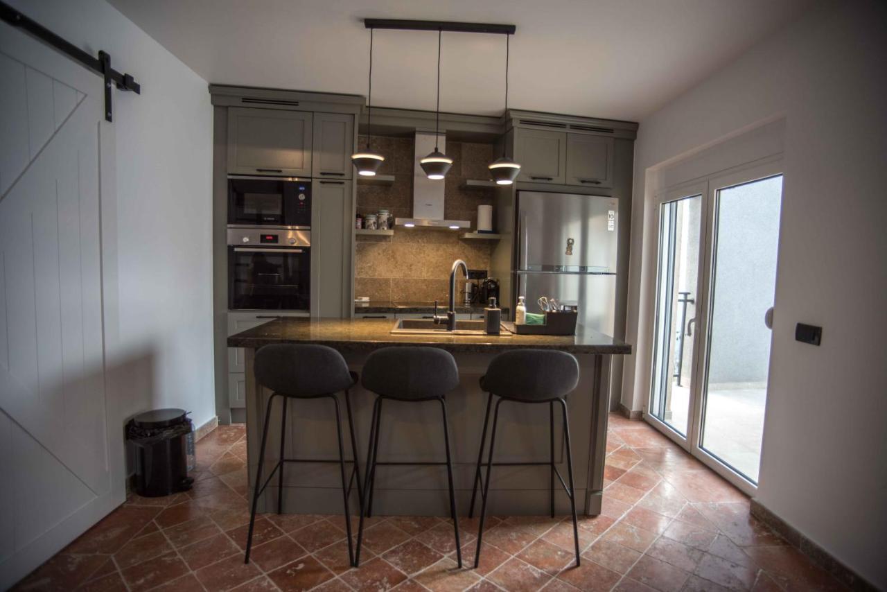 Modern Waterfront 3-Bed Apartment Донья Костаніца Екстер'єр фото